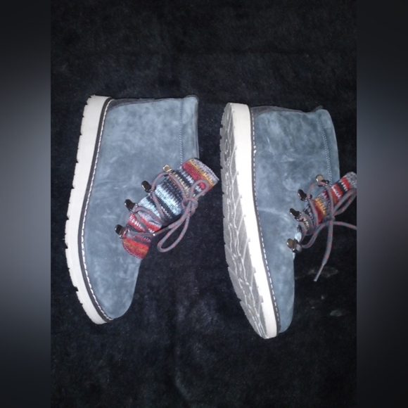 Skechers Gray and Red Lace Up Boots with Suede Finish - Picture 8 of 9